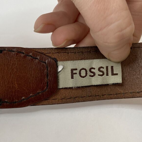 Fossil 'Griffin' Brown Genuine Leather Belt Silver Buckle Mens size 44 - Picture 4 of 9